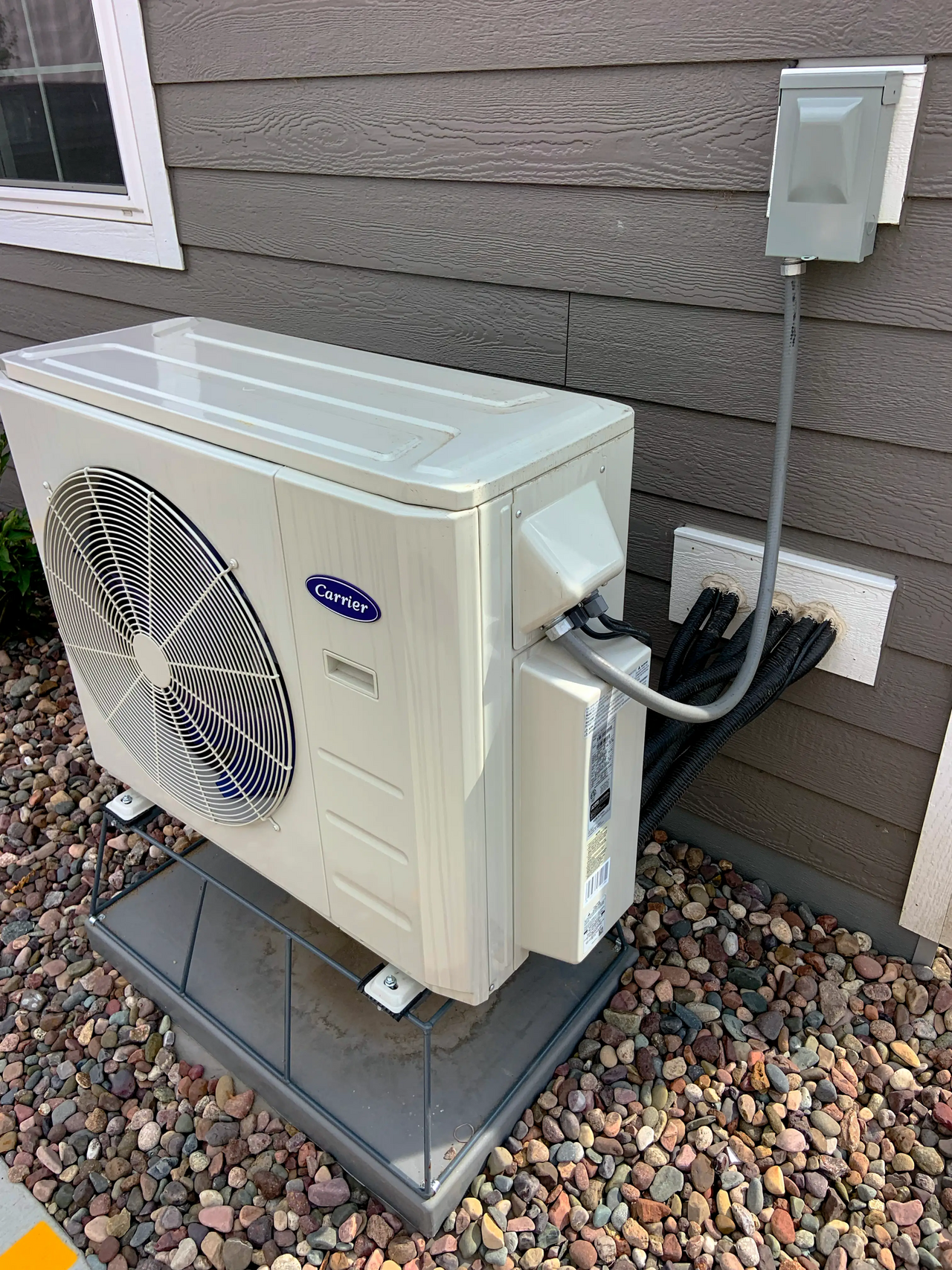 Carrier 2010 heat pump (outdoor unit)